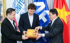 HLV Kim Sang Sik và tấm huy chương 33 chỉ vàng 24K có giá hơn 500 triệu đồng