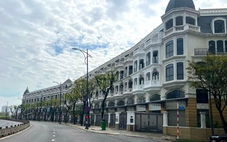 Vì sao nhà phố trong hẻm nội đô khó bán hơn nhà trong hẻm ở xã?