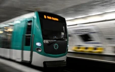 Đâm dao liên hoàn tại metro Paris, châu Âu cảnh giác dịp cuối năm
