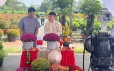 Vựa hoa, nhà vườn miền Tây tất bật livestream bán hoa Tết sớm cùng người nổi tiếng