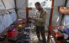 IPhone 17 Pro hút hàng ở Gaza dù người dân đói ăn