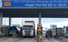 Nhùng nhằng tháo dỡ trạm thu phí bỏ hoang trên quốc lộ 51; Phụ huynh đóng học phí phải tốn thêm phí