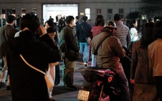 Vụ hủy show Về đây bốn cánh chim trời: Khán giả và nghệ sĩ có quyền khởi kiện ban tổ chức không?