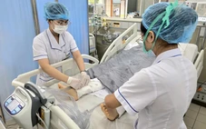 Nạn nhân bị thương nặng nhất trong vụ lật xe ở Lào Cai có chuyển biến tích cực