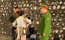 Kịp thời ngăn chặn người phụ nữ ôm con nhỏ định nhảy cầu Bãi Cháy