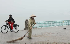 Chùm ảnh gần trưa sương mù vẫn dày đặc, Hà Nội mà ngỡ như Sa Pa