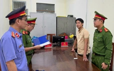 Bị khởi tố nhưng giám đốc vẫn tổ chức cho nhân viên khai thác cát trái phép