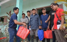 Cứu trợ đâu chỉ có cái ăn cái mặc...