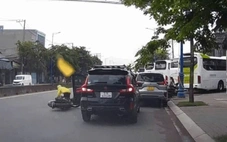 Vừa chạy xe máy vừa nghe điện thoại, va chạm còn buộc chụp X-quang, MRI, nhập viện điều trị