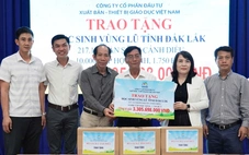 Hơn 217.000 bản sách giáo khoa cho học sinh vùng lũ Phú Yên cũ