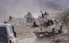 Liên quân Saudi Arabia không kích cảng ở Yemen, căng thẳng nội bộ Yemen leo thang