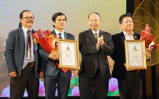 Họa sĩ Lê Sa Long và bộ tranh Thương lắm đồng bào tôi nhận giải Đào Tấn