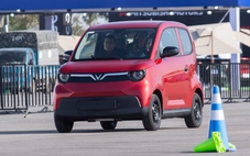 'VinFast Minio Green vẫn cân tốt người cao 1,80m'