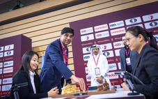 Lương Phương Hạnh gây sốt với nước ‘thí Mã’ thiên tài trước Nữ hoàng cờ vua thế giới