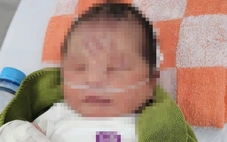 Vì sao xã giao trẻ bị bỏ rơi cho vợ chồng có 3 con mà không giao cho gia đình hiếm muộn?