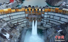 Trung Quốc vận hành nhà máy thuỷ điện đập vòm ở độ cao lớn nhất thế giới
