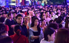 Đông nghịt người đổ về khu trung tâm các tỉnh thành chờ đón năm mới 2026