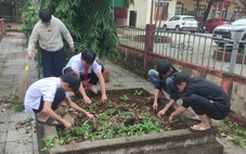 'Buổi học đặc biệt' của 11 học sinh chậm tiến tại bia ghi danh liệt sĩ