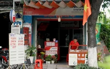 Chủ điểm sửa điện thoại chuyển hướng bán vé số Vietlott: 'Bán vui lắm!'