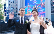 Bí quyết hạnh phúc: 'Yêu là cùng nhau nhìn về một hướng, không để giận nhau quá 3 ngày'