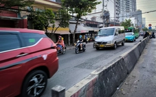 Đường Huỳnh Tấn Phát lại mất an toàn, Sở Xây dựng TP.HCM yêu cầu Ban Giao thông chấn chỉnh