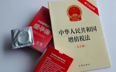 Đánh thuế bao cao su chưa đủ để khuyến sinh