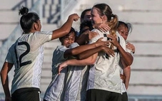 Tuyển nữ Indonesia ngược dòng đánh bại Singapore