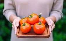 Loại nước ép trái cây nào cung cấp nhiều vitamin C nhất và có thể dùng không giới hạn hàng ngày?