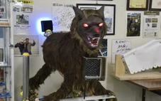 'Sói robot' đuổi gấu gây sốt tại Nhật Bản