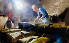 Những vết nứt biết thở và mùi hương của sự trở về