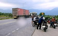 Bắt tạm giam tài xế xe tải rẽ ẩu khiến 2 người đi xe máy chết ở Huế