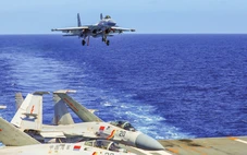 Nhật Bản triệu tập đại sứ Trung Quốc vụ khóa mục tiêu máy bay, Bắc Kinh điều hàng không mẫu hạm