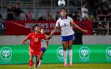 Các cô gái Việt Nam trong vòng vây những 'người khổng lồ' Philippines