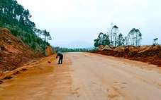 Chiều nay phương tiện được phép lưu thông trở lại trên đường ven biển Hà Tĩnh