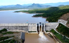 Hồ thủy lợi 85 triệu m³ ở Ninh Thuận vừa khánh thành vài tháng đã nứt, thấm thân đập