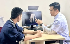 Vi phẫu thuật nối thành công ngón tay của thủy thủ tàu viễn dương bị đứt rời sau 25 giờ