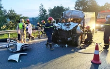 Tai nạn nghiêm trọng giữa xe khách và đầu kéo trên cao tốc, 3 người chết, nhiều người bị thương