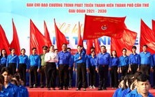 Thanh niên Cần Thơ làm Đường cờ Tổ quốc dài 50km