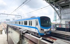 Cuộc thi ảnh Tuổi xanh: Học sinh đi metro sáng tác ảnh