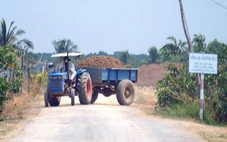 Khai thác đất mặt ruộng tràn lan trong vùng ngọt hóa Gò Công