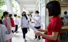 Học sinh Hà Nội đăng ký dự tuyển lớp 10 vào ngày 18-4