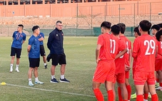 U17 Việt Nam ra sân tập ngay sau hành trình 24 giờ tới Oman