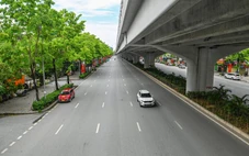 Trời hửng nắng sau mưa, đường phố Hà Nội thông thoáng ngày thứ 2 nghỉ lễ