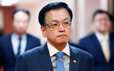 Bộ trưởng Tài chính Hàn Quốc lo lắng khi phải kiêm nhiệm quyền tổng thống giữa lúc khủng hoảng