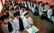 Taliban bắt 14 người vì dám hát hò