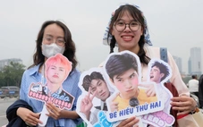 Hàng nghìn người trẻ đổ về sân Mỹ Đình 'đu' Anh trai say hi đêm cuối