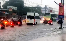 Đồng Nai mưa hơn 150mm trong cơn dông rạng sáng nay, ngập cục bộ nhiều nơi