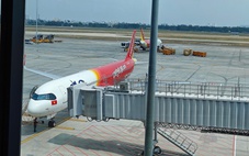 Hàng không rầm rộ bán hàng trên máy bay, Vietjet dừng bán bộ lễ cúng trong chuyến bay Côn Đảo