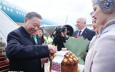Sân bay Belarus rực rỡ quốc kỳ chào đón Tổng Bí thư Tô Lâm