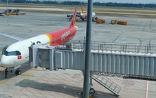 Hàng không rầm rộ bán hàng trên máy bay, Vietjet dừng bán bộ lễ cúng trong chuyến bay Côn Đảo